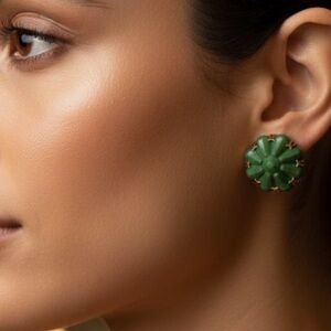 Vintage golden/emerald clip on earings